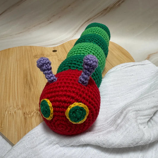 Gehäkelte Raupe – handgemachtes Kuscheltier in kräftigen Farben | Geschenk zur Geburt & Kinderzimmer-Deko